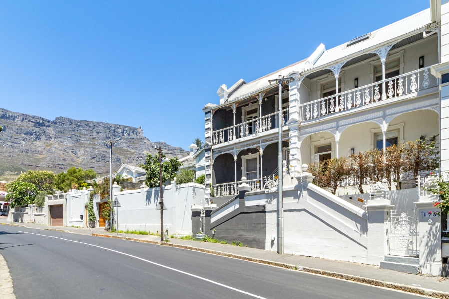 4 Bedroom Property for Sale in Oranjezicht Western Cape